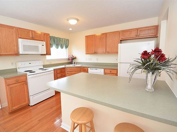 3rd image of 1757 Waverly Dr