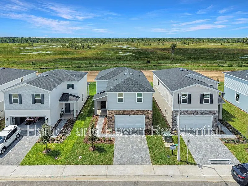 4 bed, 2.5 bath, 2160 sqft, $2,295 — Photo 3
