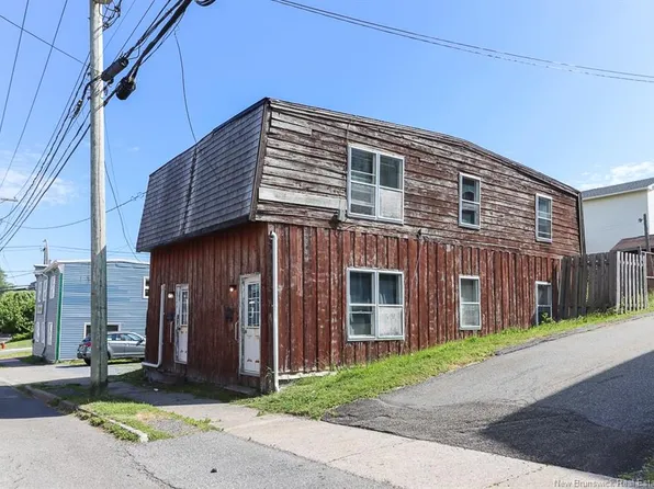 304 Carmarthen St, Saint John, NB E2L 2R3