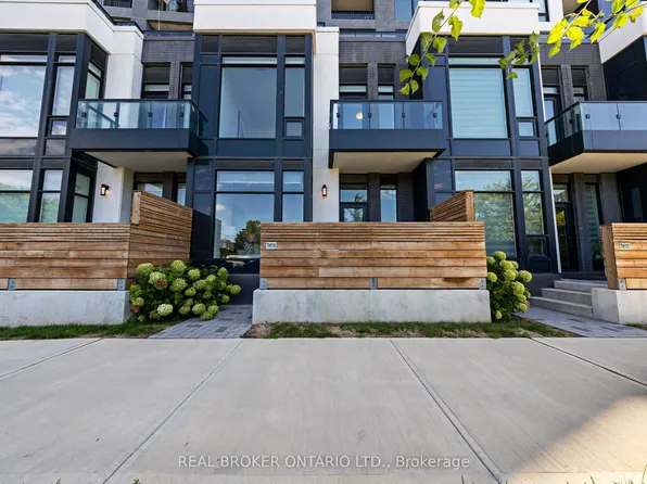 3 Rosewater St #118W, Richmond Hill, ON L4C 5T6