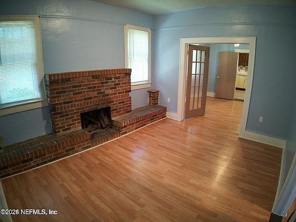 3rd image of 1433 W 8TH Street