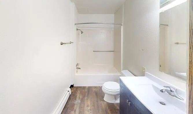 3 bed, 1.0 bath, $1,175 — Photo 3
