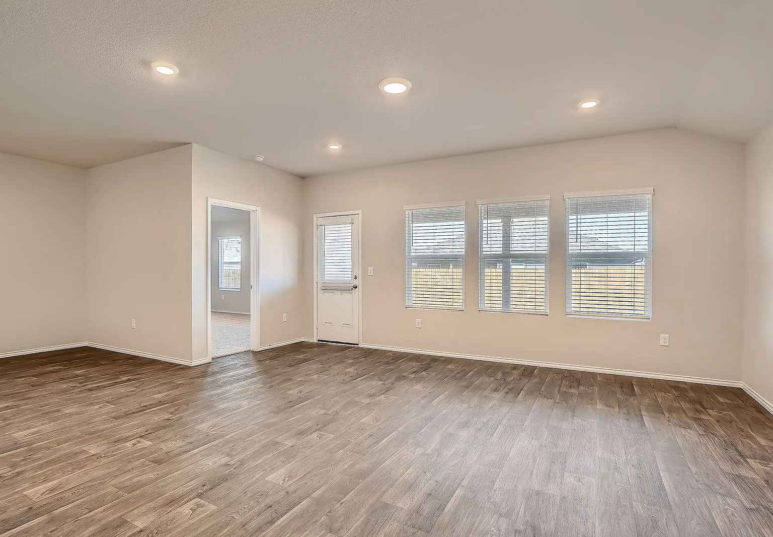 4 bed, 1845 sqft, $2,100 — Photo 2