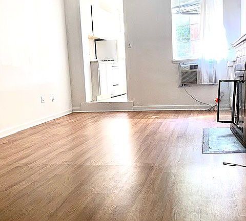 2nd image of 260 E 78th St #3