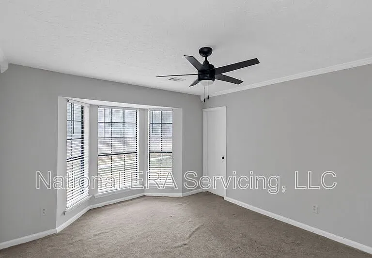 321 Summerwood Ln — Photo 8