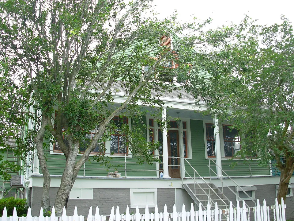 4804 Camp St #102