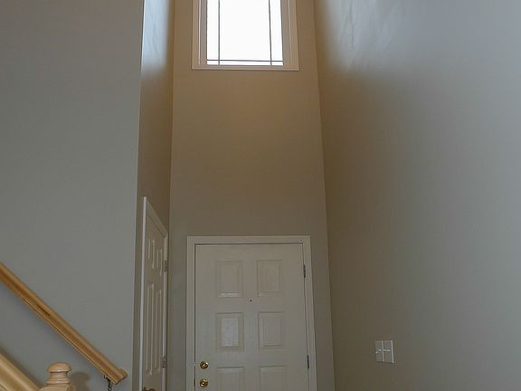 3rd image of 592 Sutherland Dr