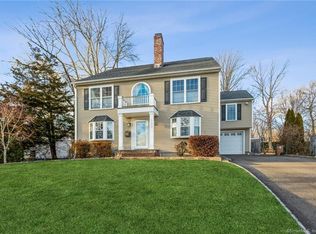 109 Gaymoor Dr, Stamford, CT 06907