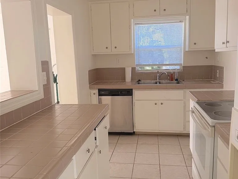 1659 Ricardo Ave — Photo 3