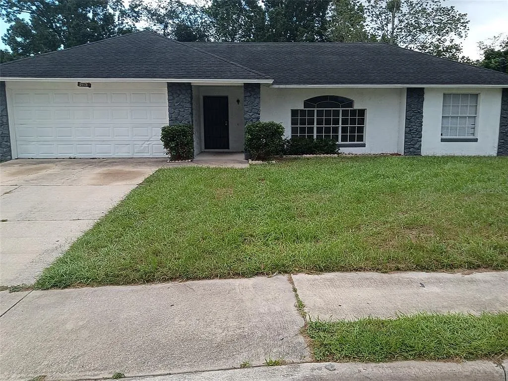 4 bed, 2.0 bath, 1844 sqft, $2,300 — Photo 1