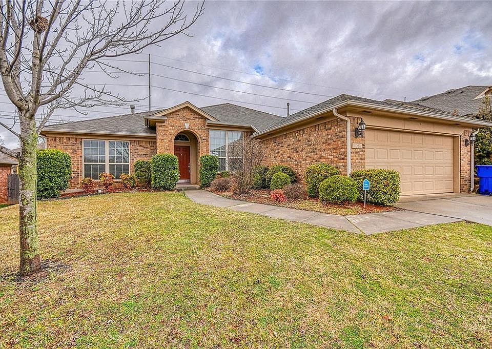1st image of 308 Lone Oak Dr