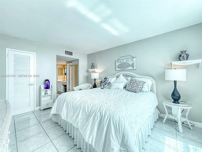5701 Collins Ave #1508 — Photo 9