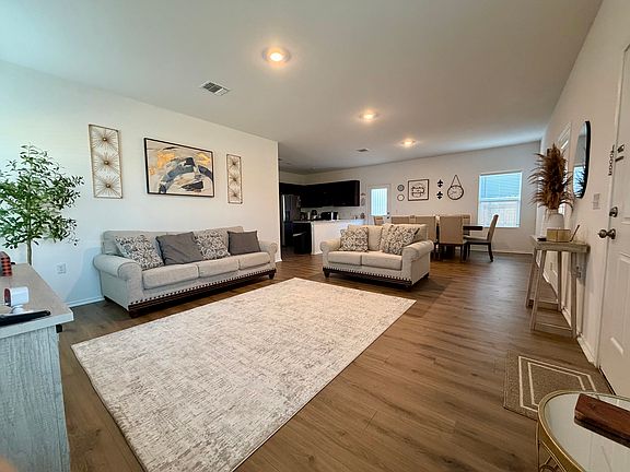 3rd image of 2821 Dezmond Diamond Ct