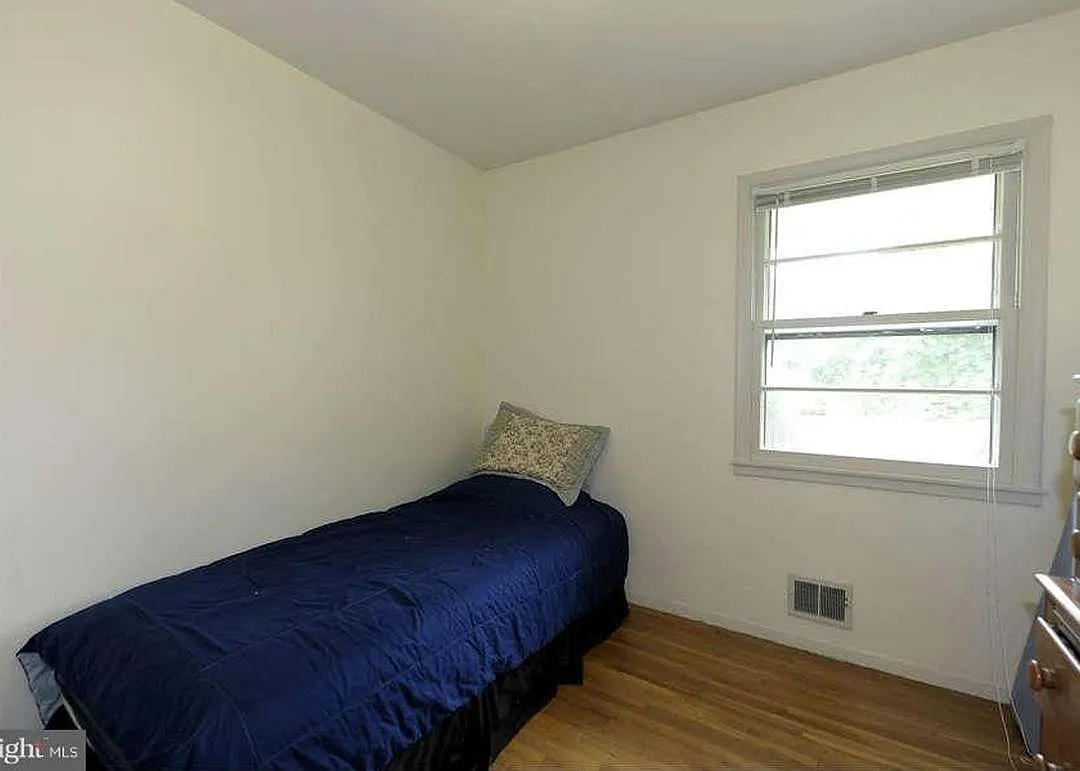 3 bed, 2200 sqft, $2,000 — Photo 1