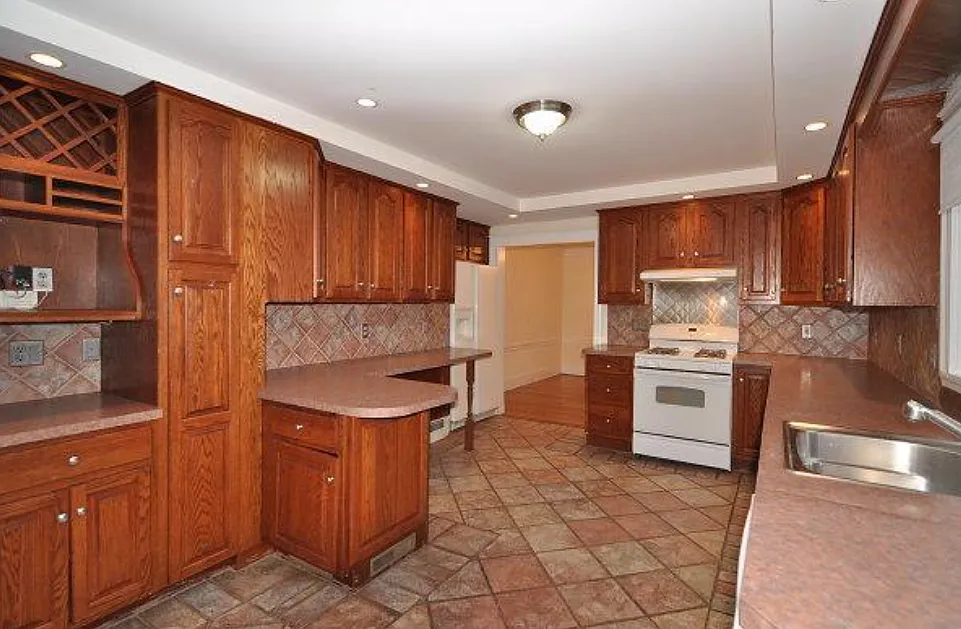 4 bed, 1324 sqft, $6,300 — Photo 3