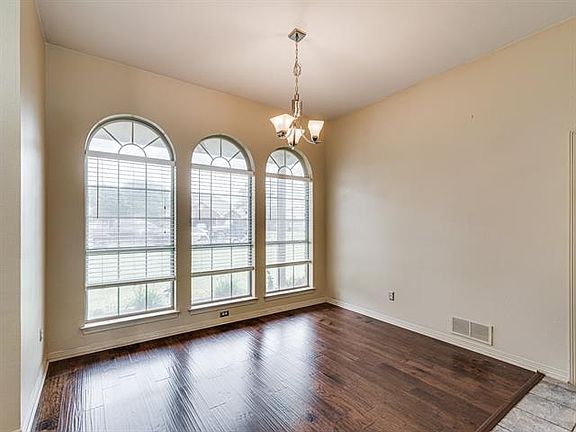 4th image of 533 Wild Springs Dr