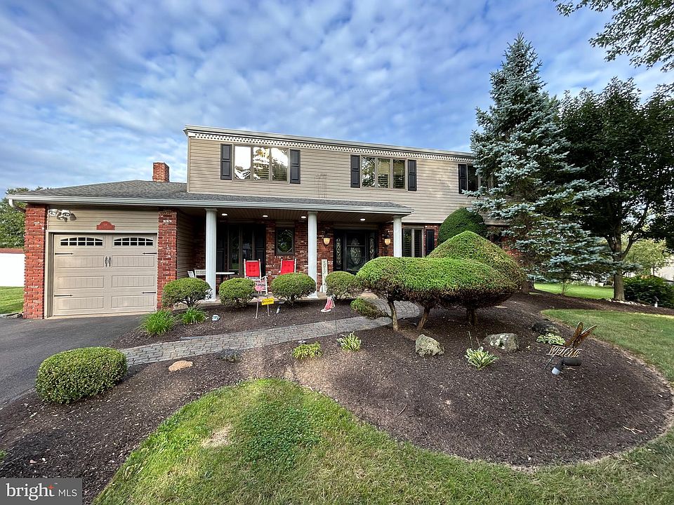 1st image of 98 Redwood Dr