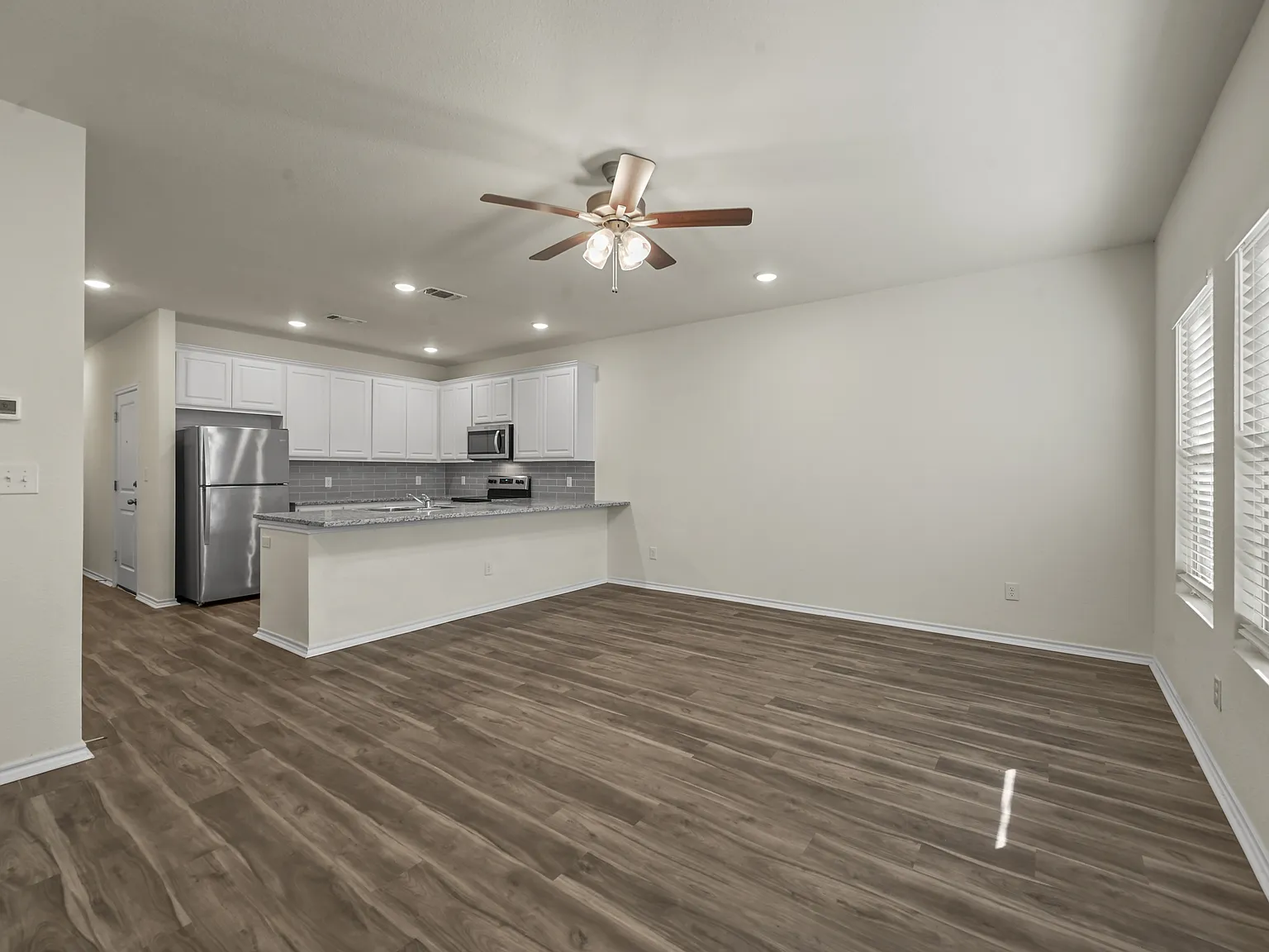 105 SE 4th Street, Bonham, Tx 75418 - 2 — Photo 2