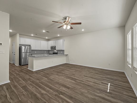 2nd image of 105 SE 4th St #2