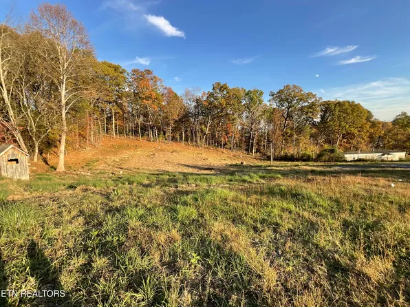 3033 Toms Ln, Kodak, TN 37764
