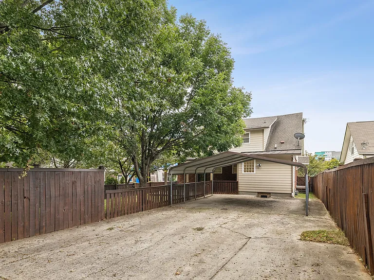 1106 Lawrence Ave — Photo 25