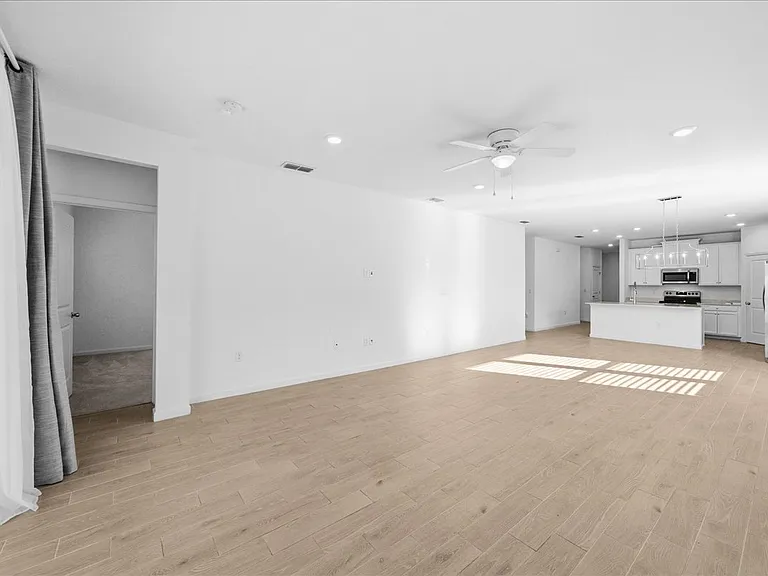 100 Lake Sinclair St — Photo 18