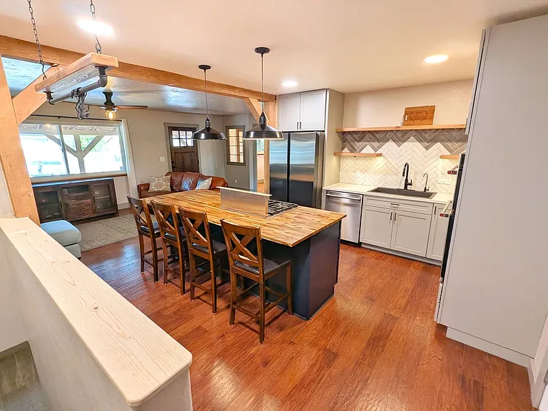 2404 Monterey Rd — Photo 10