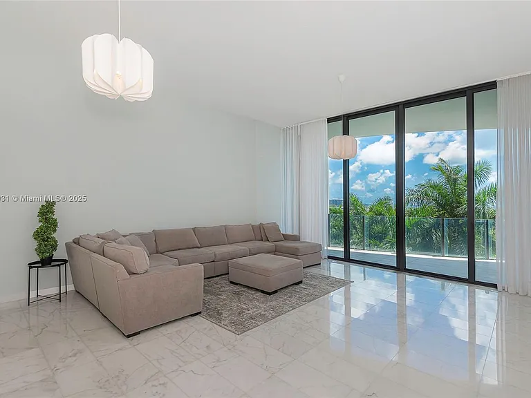 2821 S Bayshore Dr #7B — Photo 3