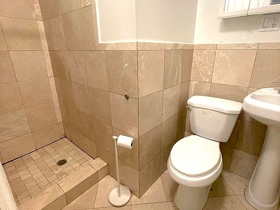 4th image of 14 Avenue A APT 11