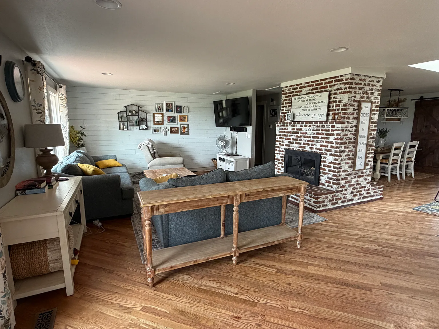 3 bed, 2200 sqft, $4,000 — Photo 3
