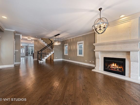 3rd image of 4714 N Wolcott Ave