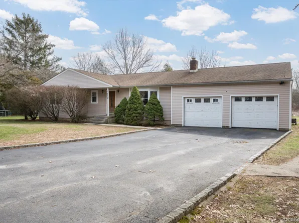 270 Old Commack Road, Kings Park, NY 11754