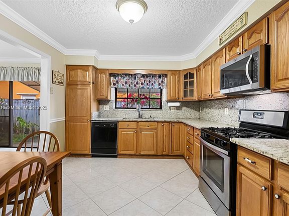 4th image of 815 N 48th Ave #1