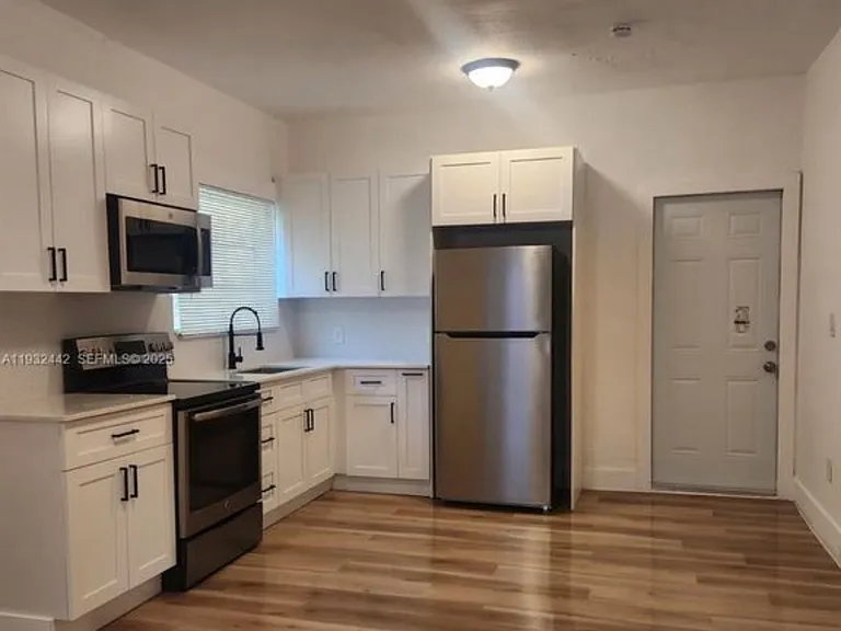 451 NE 35th St #45 — Photo 1