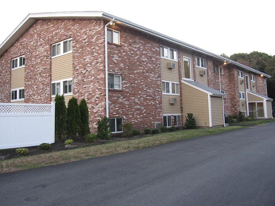 720 Main St #9