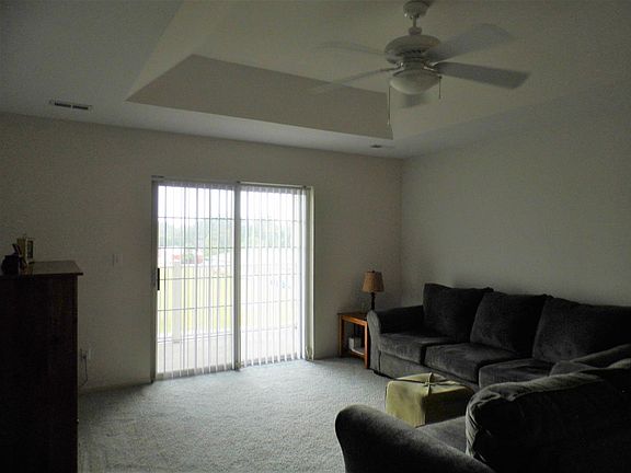 5th image of 2035 W 75th Pl Unit 31