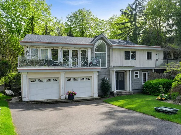 4621 Woodburn Pl, West Vancouver, BC V7S 2W8