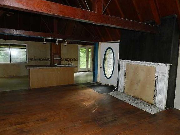 4th image of 7762 Fall Creek Dr