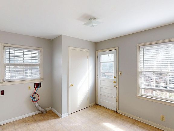 4th image of 1902 Shelby Ave #B