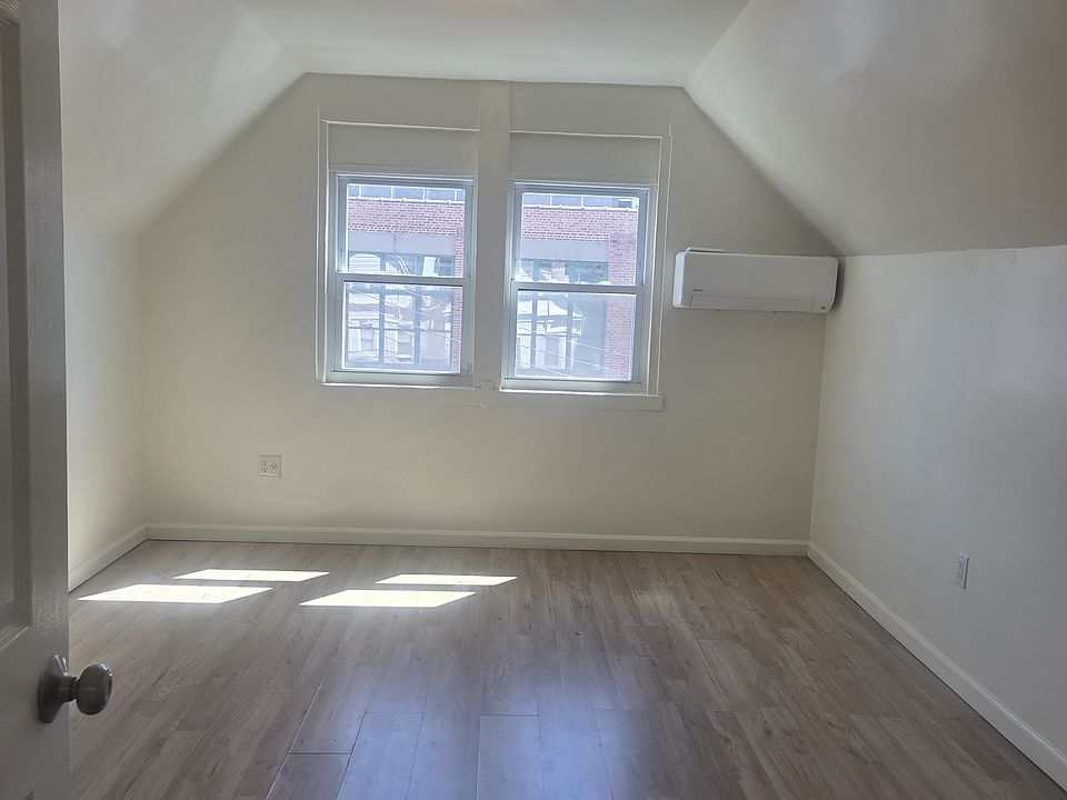 1st image of 11 Cortlandt St Floor 3