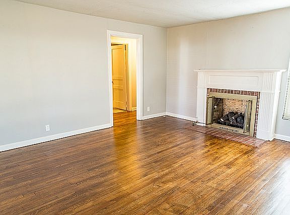 2nd image of 605 Eastview Dr