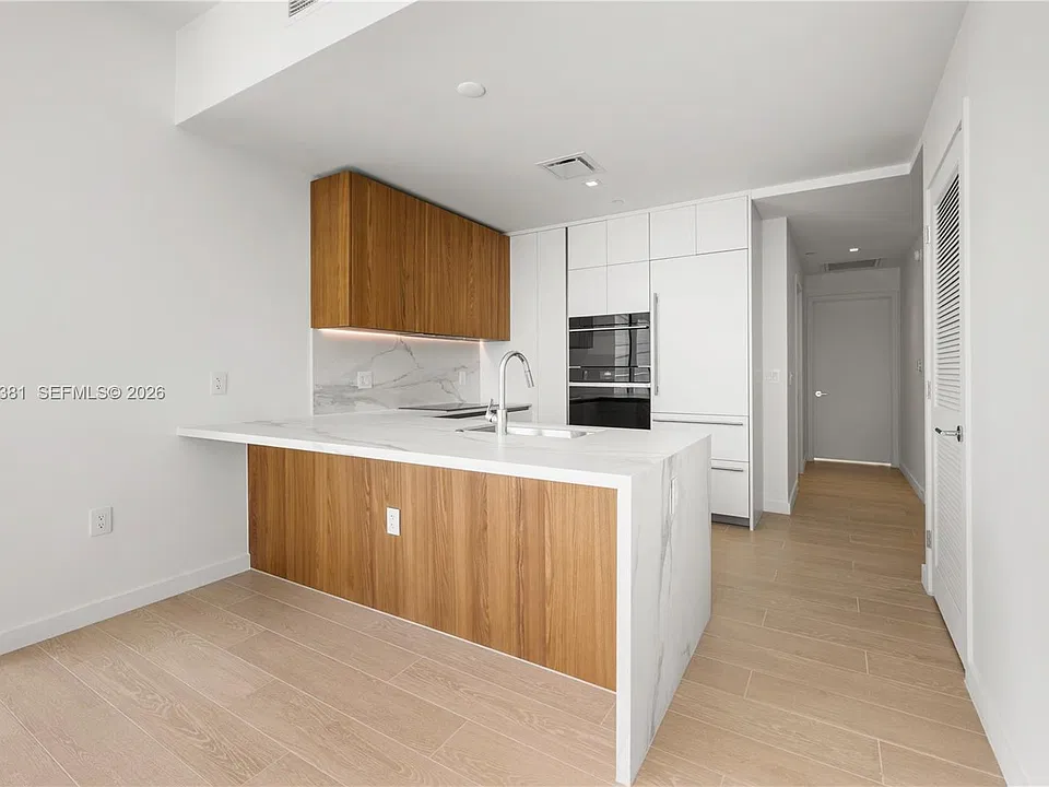 1400 Biscayne Blvd #902