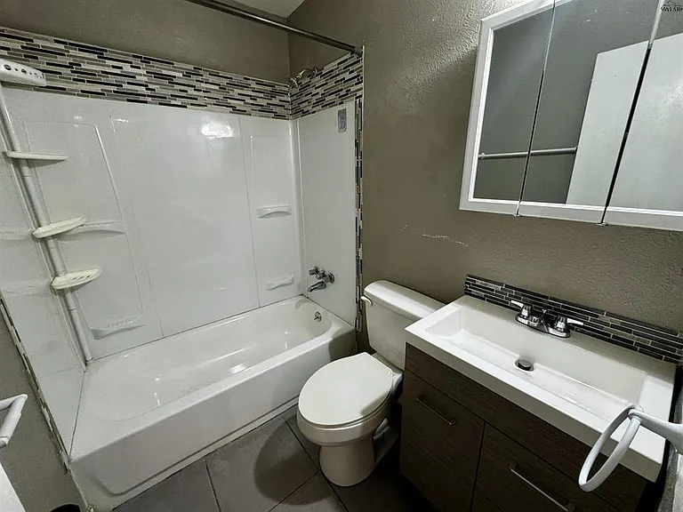 1504 Red Fox Rd — Photo 5
