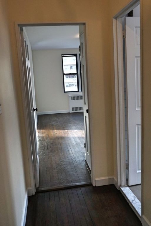 1 Bed 1 Bath Property, New York • 800 Sq Ft