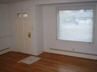 111 Highmoor Dr, Round Lake Park, IL