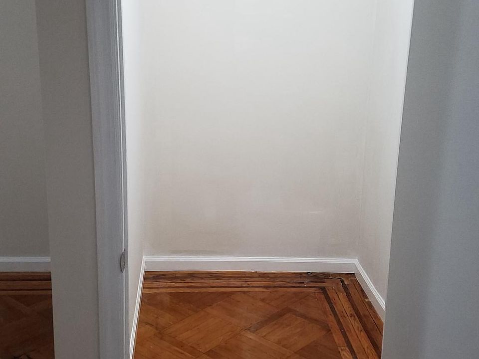 Master Bed Walk-In closet