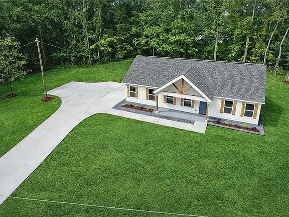 2nd image of 194 Harris Loop