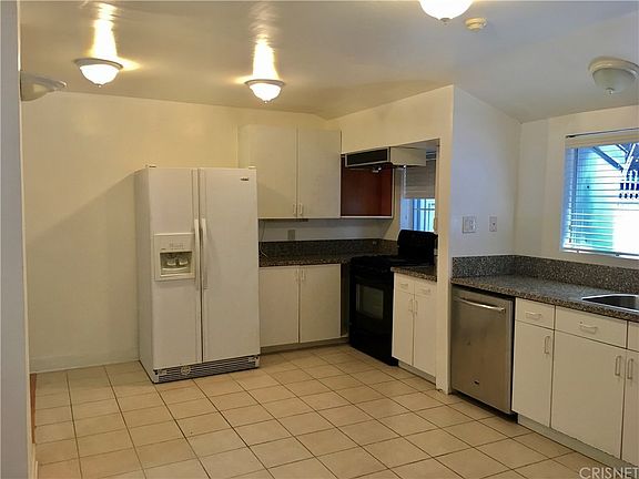 5th image of 22746 Oxnard St