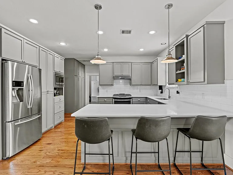 3402 Delhi St — Photo 3
