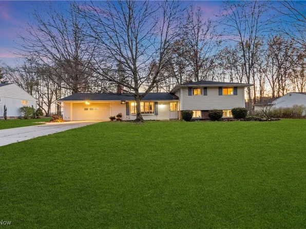 6816 Westview Dr, Brecksville, OH 44141